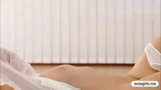 زوج مثير ينيك زوجته المشاغبة بقوة
