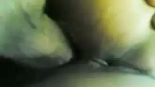 مشهد إباحي: فتاة عربية جامحة تصل لهزة الجماع المتعددة