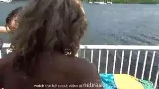 مراهقة يابانية تحصل على فرجها الضيق مضروب بقوة