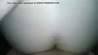 زوجة مثيرة تأخذ زب أسود بينما الزوج يشاهد