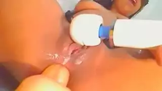 علاقة ثلاثية ساخنة مع ليلي علوي: جماع مزدوج وقذف داخلي