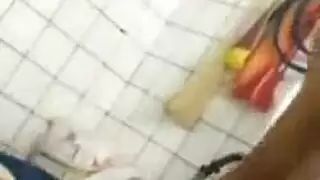 فتاة ترانس جامحة في رقصة وجنس عنيف