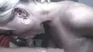 تقوم كتكوت الكلية الصغيرة بكل ما يمكن أن تفكر فيه لجعل نفسها نائب الرئيس ، في كل مرة