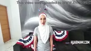 تنتاك من صديق زوجها في فراشه سكس مترجم