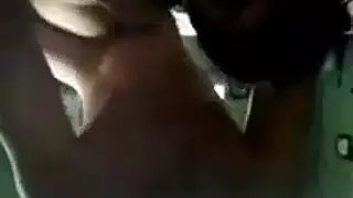 وضعية الكلب بدون وقاية: السيد يكسر فتلة غنيمته الممتلئة