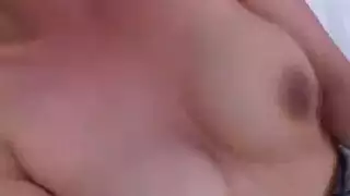 إباحية عنيفة مع قضيب عملاق غير مغطى وجنس خشن