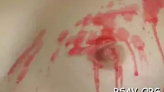 فتاة t بدينة سمراء في جلسة جماعية مكثفة