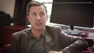 نيك على المكتب بزب كبير