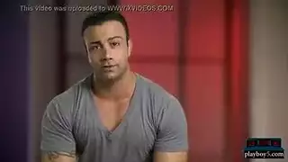 الفحل الأسود و كس وردي لذيذ يمارسان الجنس بخشونة