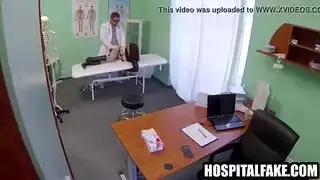 طليق في الجنس: مترجم أفلام إباحية محترف