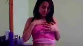 مشهد إباحي لراعية البقر الساخنة مع إيلاج مزدوج