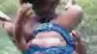 منظور أول شخص ينيك قريبته: جنس حقل عارٍ ينتشر