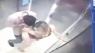 البوس ف الاسانسير بنات فقط