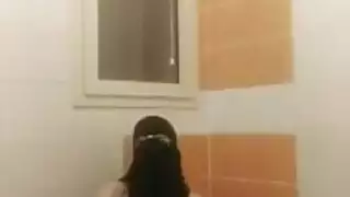 إباحية عربية: نساء محجبات مثيرة تتوسل لقضيب عميق