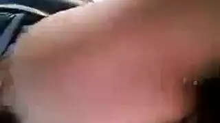 العروسان يمارسان الجنس الصريح: جنس فموي عنيف وجنس خشن