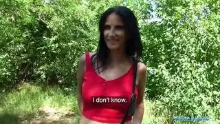 شابان يضربان عاهرة واحدة باختراق مزدوج علني