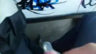 استمناء علني خفي: قذف في سروالي أثناء الفرك على فتاة جميلة