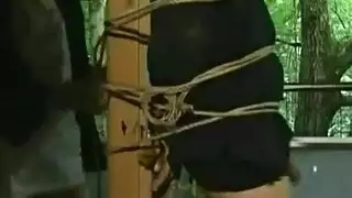 التحقق من العمر يتحول إلى جماع عنيف