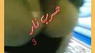 نيك محجبة إباحي: جسدها المثالي يتوسل لجماع عنيف