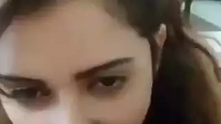 فتاة مصرية تظهر موهبتها الخبيرة في مص الزب العربي