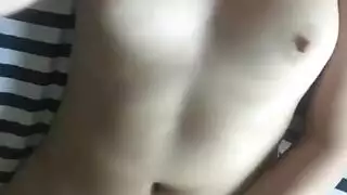 عاهرة جامعية تحصل على جماع مزدوج في عيد ميلادها إكس إكس إكس