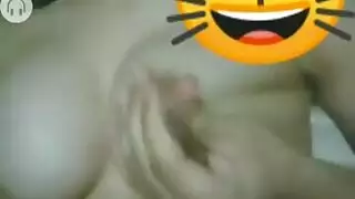 شرموطة الكاميرا أسماء تظهر كل شيء في مكالمة فيديو ساخنة