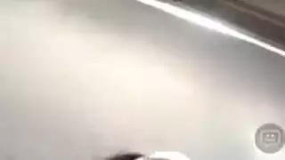 فتاة شابة ذات مؤخرة كبيرة تُضاجع بقوة بقضيب كبير