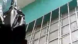 فيلم إباحي صريح يظهر عارضة سودانية عارية