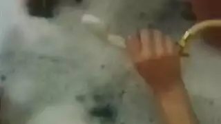 إباحية عتيقة مغرية: جلد الحزام وتمديد الثقب