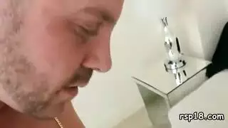 إلهة أفريقية ممتلئة في جلسة جماع شديدة