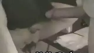 زب أسود كبير يركب مثل الحصان في بورن عنيف