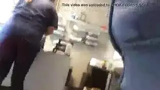 امه تشاهد افلام ساكس ويدخل عليها