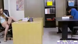 اغراء الطالبة للاستاذ من اجل الامتحان
