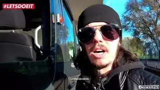 أنثى جائعة للمني تبحث عن قضبان ذكورية متوسطة