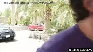 زوجة تشعر بالملل تمص وتمارس الجنس مع الجار في مشهد صريح