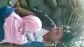 ليزا العربية الساخنة تلعق أقدامها في الإباحية