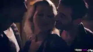 اثنين ينيكوها بقوة