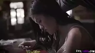 شخصية أبوية صارمة تمارس جنس شرجي قاسي وتأمر بخدمة فموية