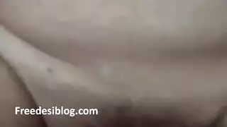 مراهقة تمص القضيب بقوة مع قبلات عاطفية