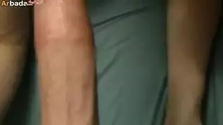 عاهرة تمص القضيب وتستقبل ركوباً عنيفاً