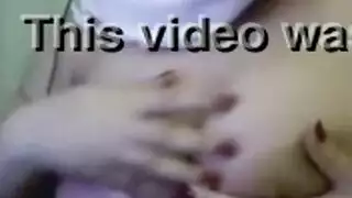 محجبة مثيرة تظهر جسدها في عرض ويب خاص