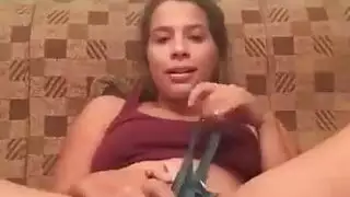 تركيز على الفرج: ناشوا تفتح وتملأ نفسها أمام الكاميرا