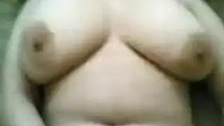 رغبة زوجة الأب السرية: جماع محظور في الغرفة