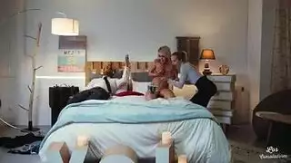 كسر المحرمات العائلية: الأم الإسبانية تمارس الجنس مع ابنها