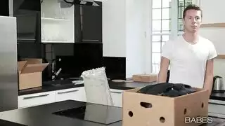 ضعف المتعة: عاهرتان في علاقة جنسية جماعية