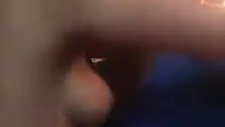 لعبة ألعاب المراهقة الآسيوية تتحول إلى نكاح مهبل شرجي