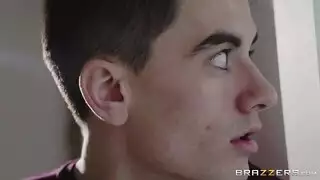 ملكة المص أرييلا فيريرا تأخذ سائل صديقها