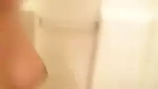 خدمة الخادمة الأكبر سنا تتحول إلى إباحية عنيفة