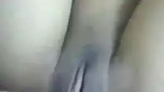 لحس كسها العذراء ثم ضخ طيزها بقوة