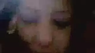 تصرخ آه كسي وهي تركب قضيباً قاسياً نابضاً